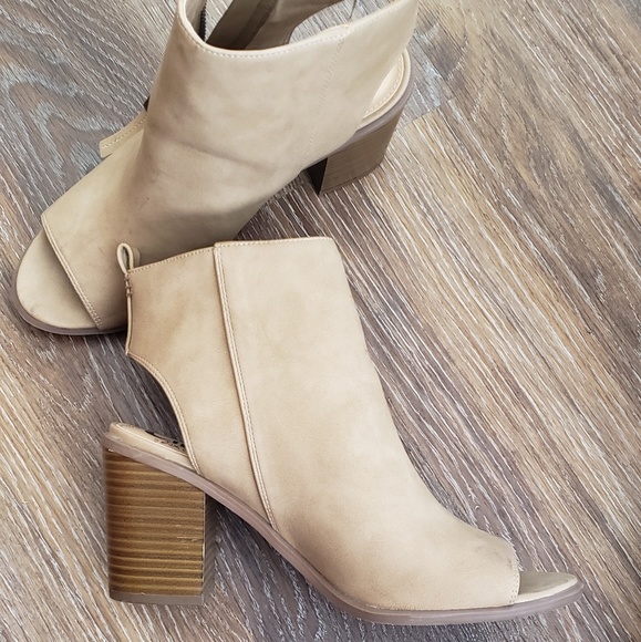 Circus by Sam Edelman Kammi Peep Toe Bootie - Picture 3 of 8